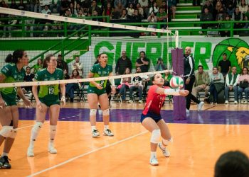 ¡Histórico debut! Leonas de León vence a Freseras de Irapuato en el arranque de la LVP