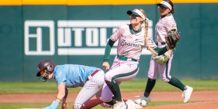 Extravía Bravas de León racha positiva y divide serie ante Algodoneras