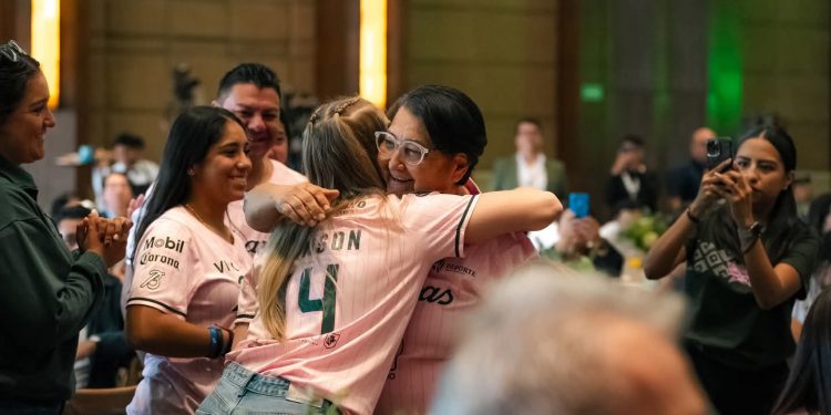 Nombran a Nancy Prieto, de Bravas de León, manager del año en la LMS