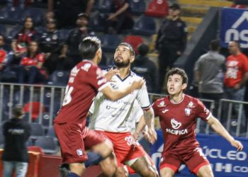 Irapuato lucha pero al final cae ante el líder Tepatitlán