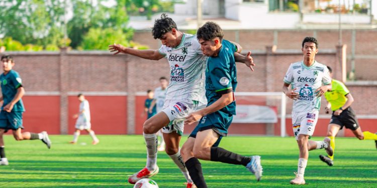 Cachorros derrota a León GEN y sigue imparable en la cima