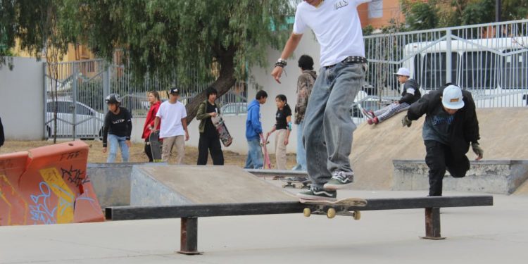 Lucen guanajuatenses sus piruetas en skateboarding rumbo a Olimpiada Nacional 2026