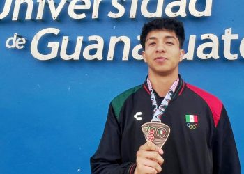 Santiago Espinosa conquista el bronce en el Abierto Mexicano de Lucha
