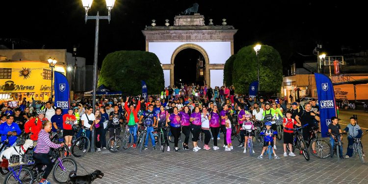 Más de mil ciclistas ruedan contra la violencia de género en León