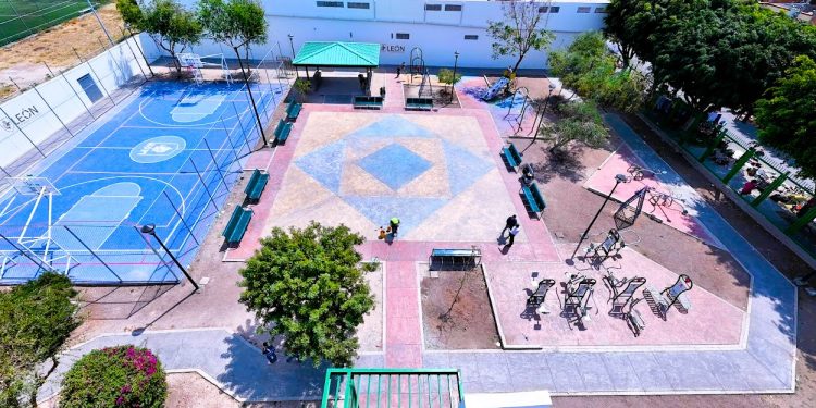 El programa Participa León entrega parques y canchas en la colonia León 1