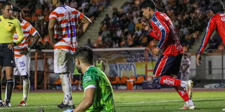 Irapuato cae ante Correcaminos con polémico penal de último minuto