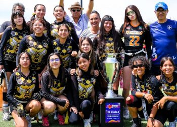 Abejas se corona campeón en el Torneo de Tochito Bandera Mujeres León 450