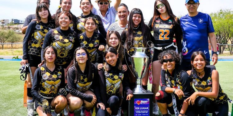 Abejas se corona campeón en el Torneo de Tochito Bandera Mujeres León 450