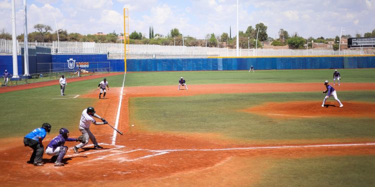 Bravos de León supera con holgura a Conspiradores en su primer ensayo de 2026