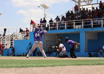 Culminan los Bravos de León una larga serie de pretemporada ante Conspiradores