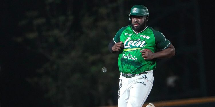 Sandber “El Oso” Pimentel regresa con bríos renovados a los Bravos de León