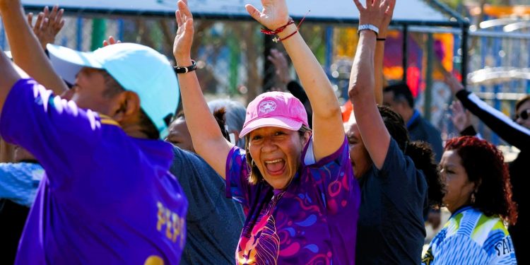 León celebra el movimiento: adultos mayores conquistan el rally deportivo con energía y alegría