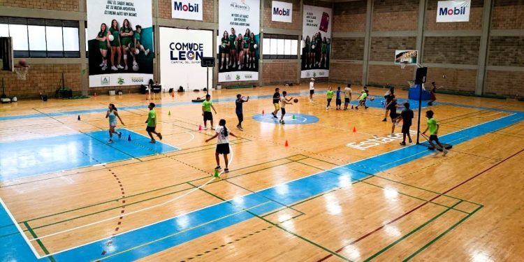 Más de 50 mil leoneses se activaron en parques deportivos y centro acuático durante Semana Santa