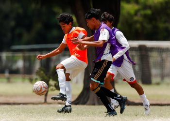 Más de 4,000 jóvenes buscan un lugar en las fuerzas básicas del Club León con entrada solidaria