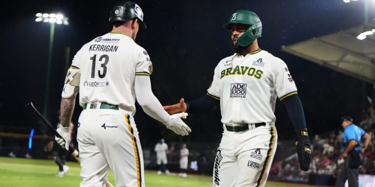 Paliza de Bravos de León sobre Guerreros de Oaxaca en su debut en casa