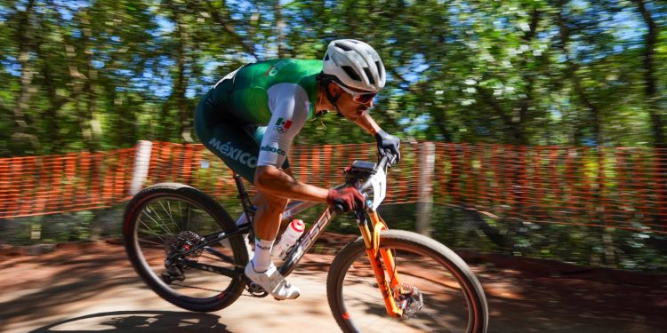 Gerardo Ulloa domina la montaña: conquista dos oros en el Panamericano de MTB en Paraguay