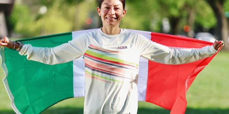Laura Galván escribe su nombre con nuevo récord en las 10 millas en Washington