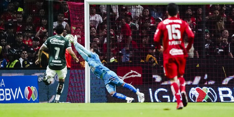 León es goleado por Toluca y se queda sin liguilla en el Clausura 2026