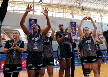 Abejas de León Femenil corta racha de nueve derrotas; vence a Correcaminos y avanza a playoffs