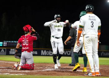 Bravos de León toma aire con paliza sobre Diablos Rojos en medio de la lluvia