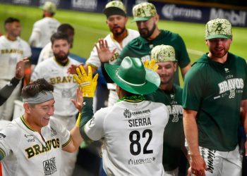 Bravos de León recupera poder al bat y vence a Piratas de Campeche
