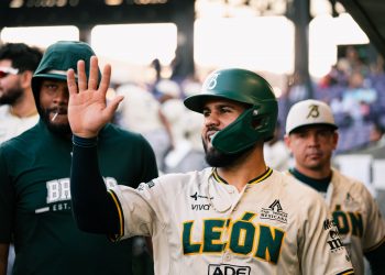 Retoma Bravos de León el camino de la victoria en casa de Conspiradores de Querétaro