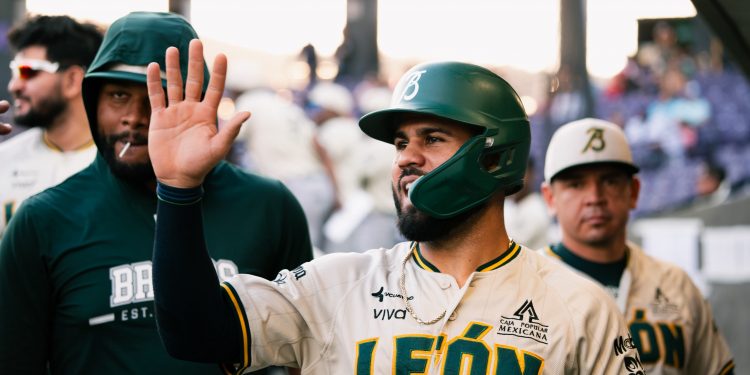 Retoma Bravos de León el camino de la victoria en casa de Conspiradores de Querétaro