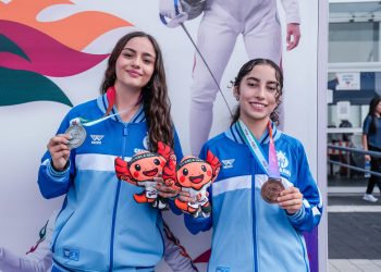 Jessica Cordero y Tania Carmona entregan medallas a Guanajuato en esgrima