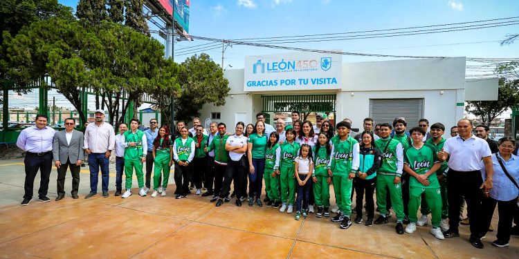 Inauguran deportiva renovada en el sur de León