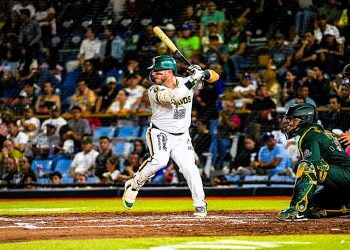 Bravos aplasta 8-0 a Pericos en la apertura de la serie; Lowther hace historia
