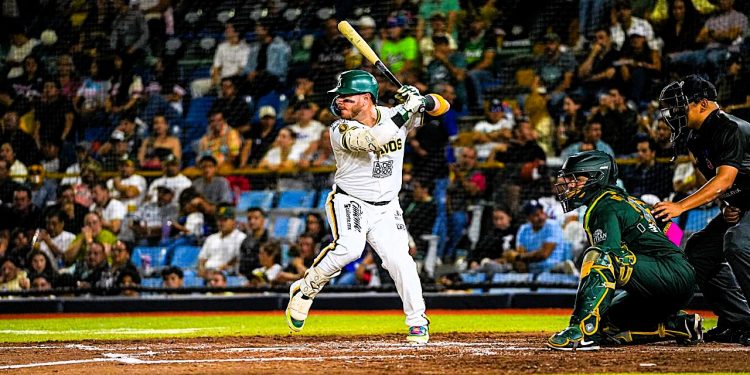 Bravos aplasta 8-0 a Pericos en la apertura de la serie; Lowther hace historia