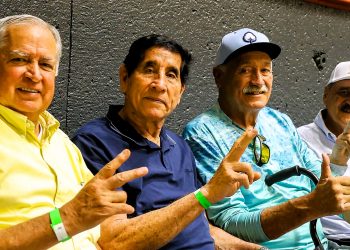 Leyendas del básquetbol mexicano presencian el futuro del deporte en león