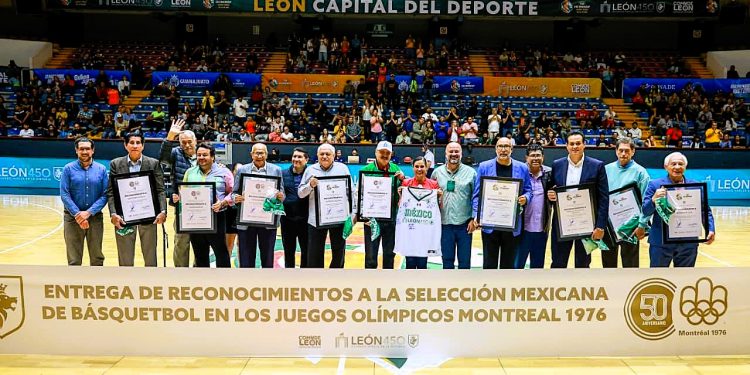 León honra a las leyendas del baloncesto mexicano