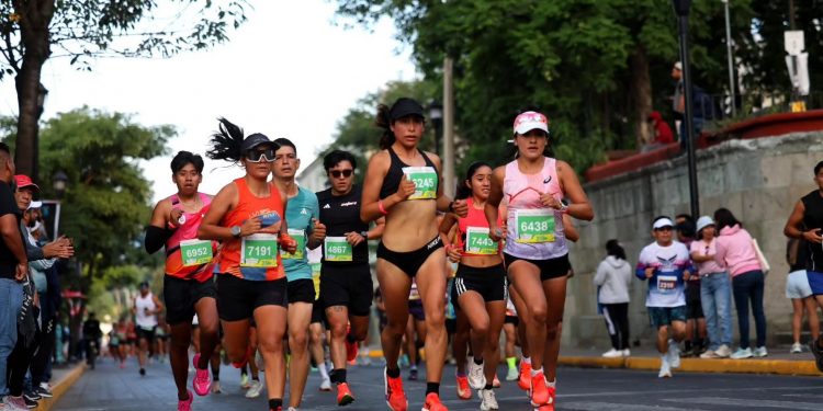 Luz Téllez se corona en los 21k del Maratón Internacional Guelaguetza 2026