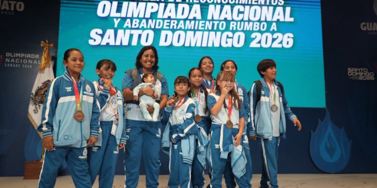 Lo mejor de Guanajuato: reconocen a medallistas de Olimpiada y abanderan a delegación para Centroamericanos
