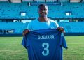 Juan Guevara mantiene el toque colombiano en la zaga del Club León