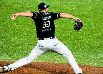 Conspiradores remontan con estallido ofensivo de 10 carreras en la séptima y vencen a Bravos de León 16-9