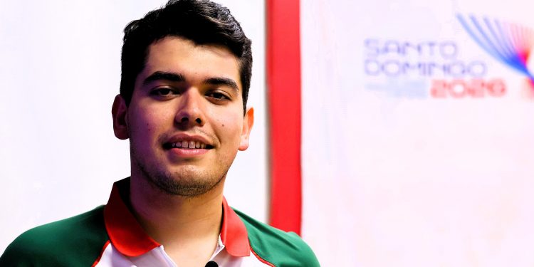 El guanajuatense Hugo Piña conquista el oro en tercias varonil de boliche