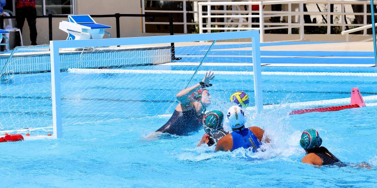Alma Fernanda Luna contribuye destacadamente para que México se lleve la medalla de plata en waterpolo femenil en Santo Domingo