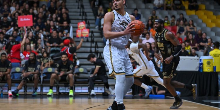 Abejas de León le hace juego pero cae ante el campeón Fuerza Regia