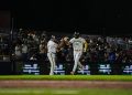 En lluvia de jonrones, Bravos de León vence a Conspiradores de cara a playoffs