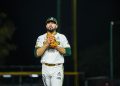 Desde el montículo, Felipe González cierra un gran año con Bravos de León