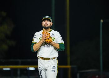 Desde el montículo, Felipe González cierra un gran año con Bravos de León