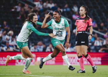 Historia en el Gigante de Acero: León Femenil remonta de forma agónica y vence a Rayadas