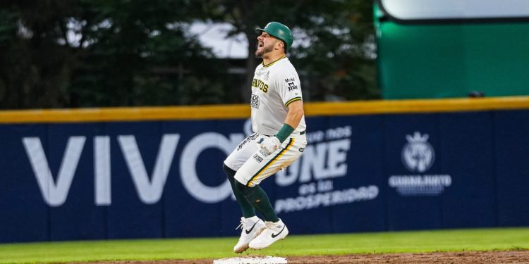 Tiene Connor Panas con Bravos de León el mejor año en su carrera