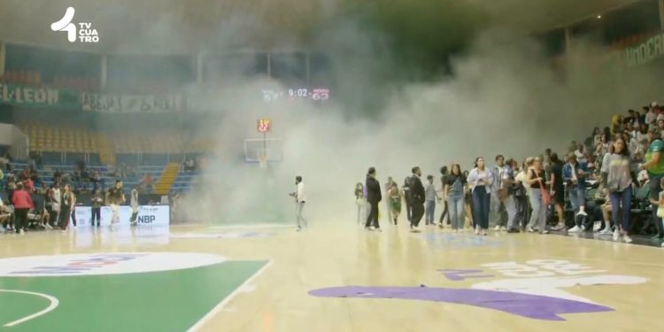 Un extintor… Abejas de León explica suspensión del Clásico ante Freseros