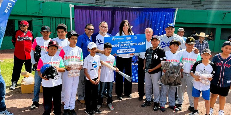CODE Guanajuato invierte 180 mil pesos en rehabilitación de espacios deportivos en Acámbaro