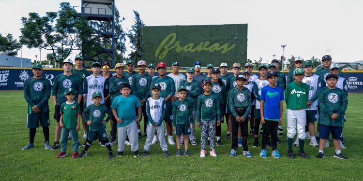 Cumple Academia Bravos de León cuatro años de formación de niños y jóvenes peloteros