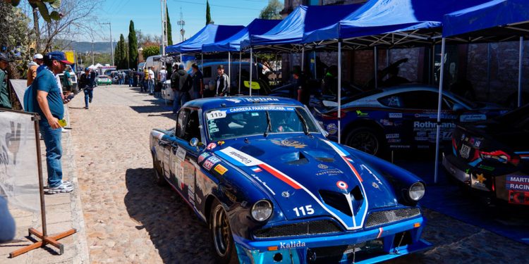 Benito Guerra comanda la Carrera Panamericana en su paso por Guanajuato