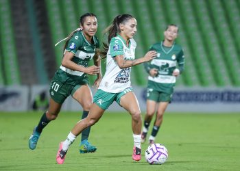 ¡De visita y con garra! León Femenil remonta a Santos y se lleva el triunfo en el TSM